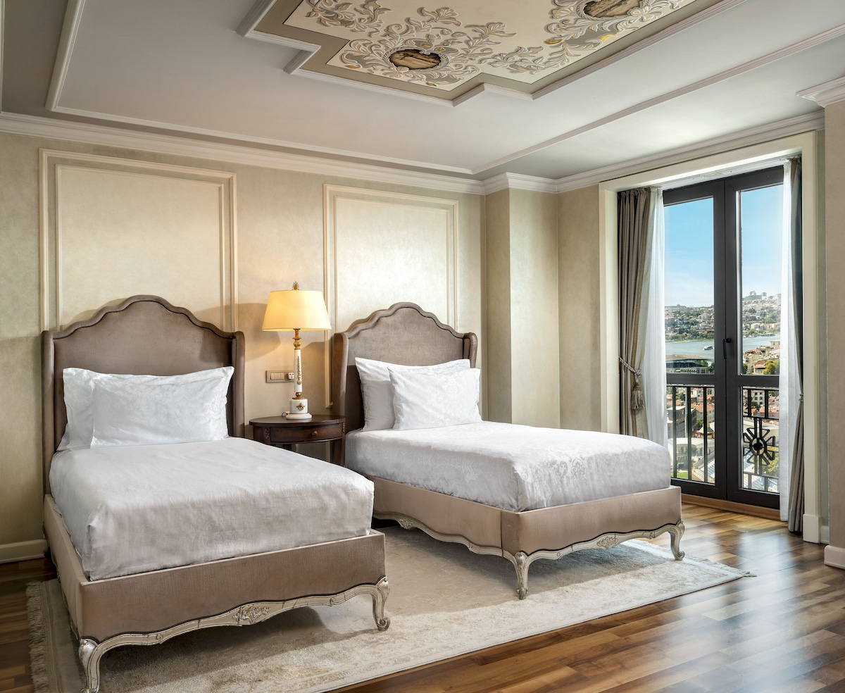 Deluxe Twin Room, 2 Twin Beds (Pera View)  Rixos Pera Istanbul image 1
