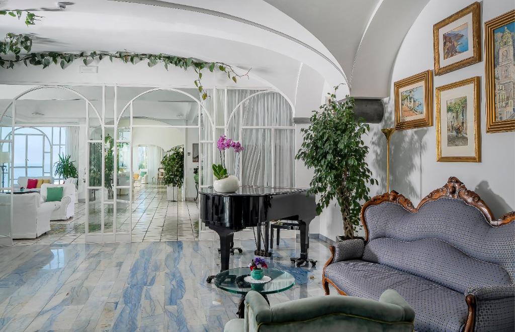 Hotel Santa Caterina (Superior Room with Sea View) image 3