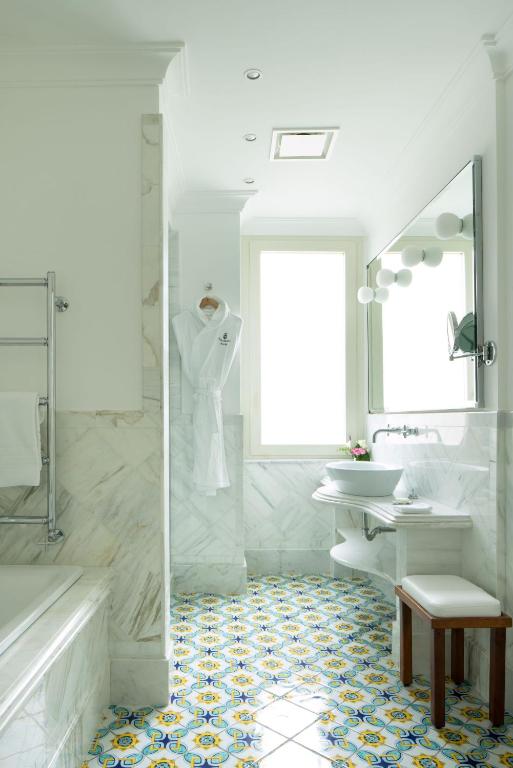 Hotel Santa Caterina (Superior Room with Sea View) image 6