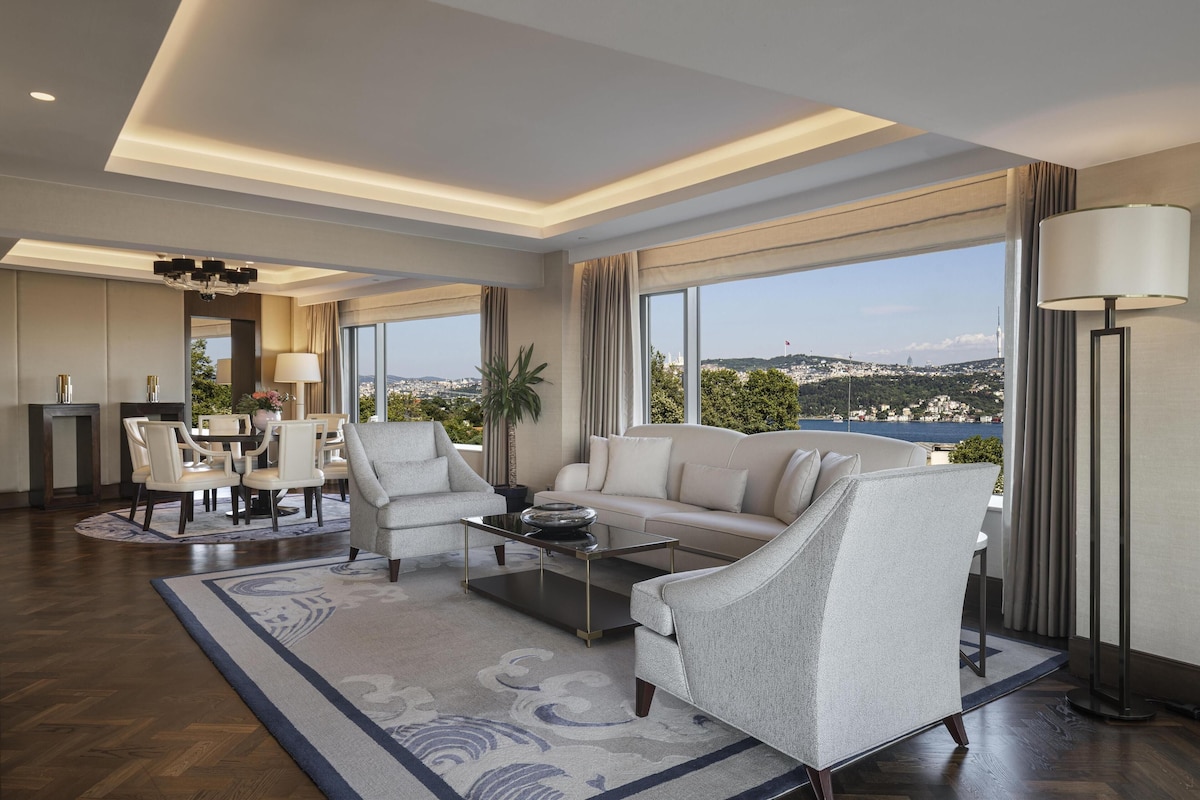 King Deluxe Room Conrad Istanbul Bosphorus image 1