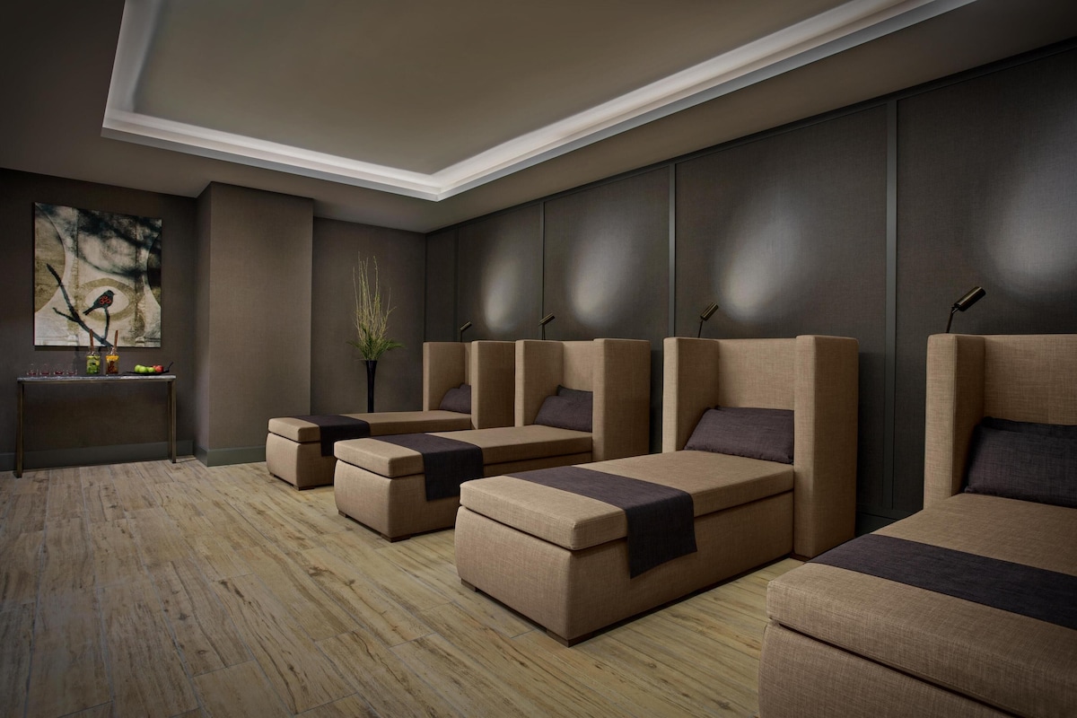 King Deluxe Room Conrad Istanbul Bosphorus image 3