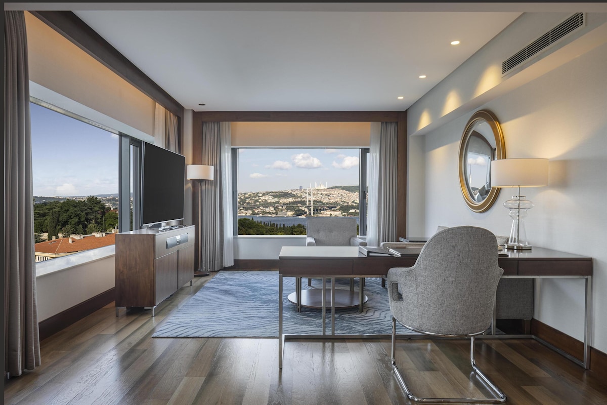 King Deluxe Room Conrad Istanbul Bosphorus image 6