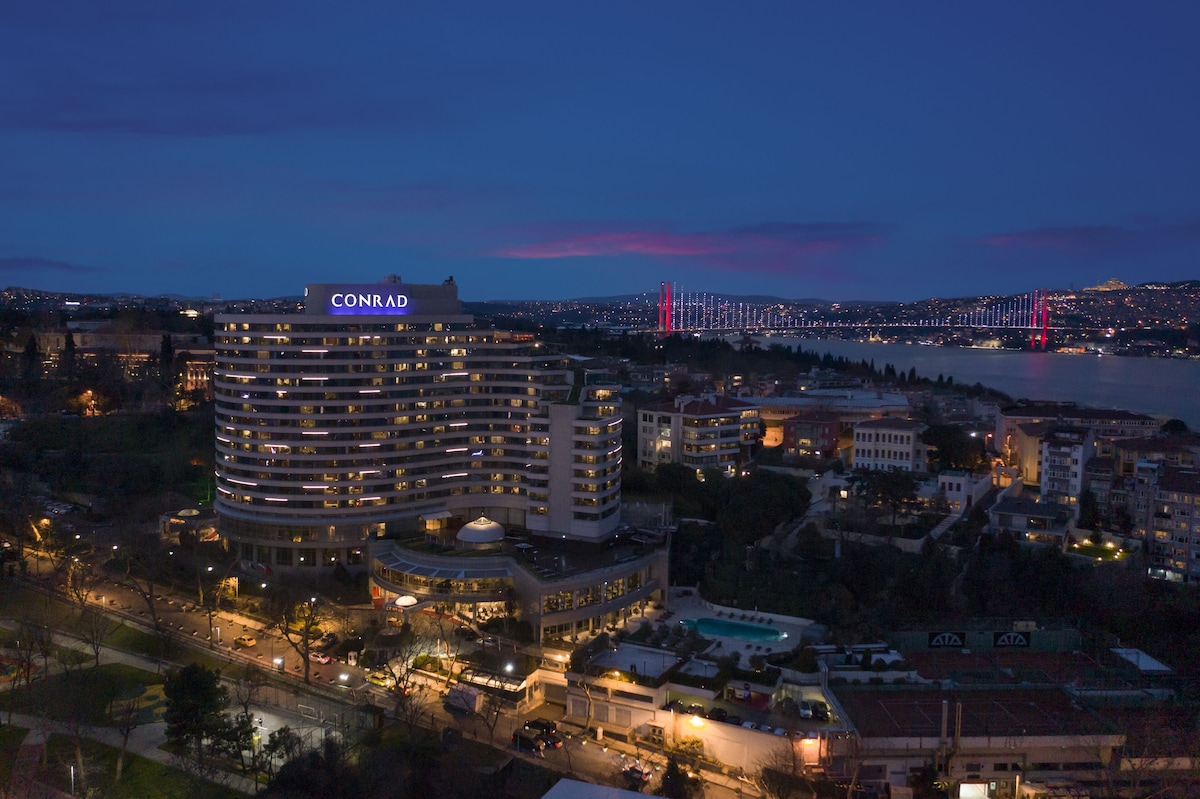 King Deluxe Room Conrad Istanbul Bosphorus image 7