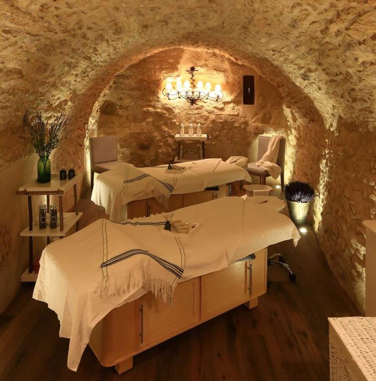 Crillon le Brave (Deluxe Suite) image 5