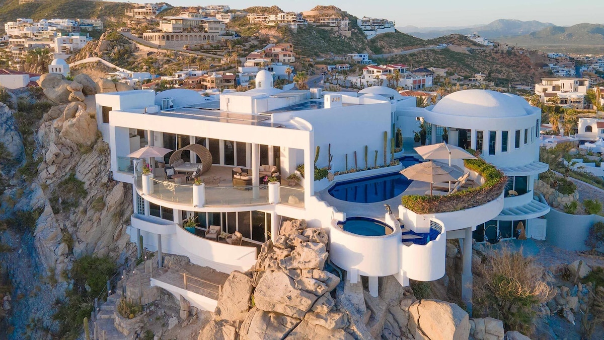 Cliffside Villa with Ocean View, Pool, Sauna, Butler image 10
