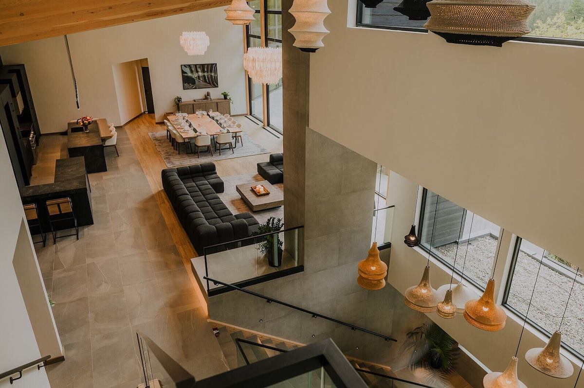 10-Bedroom Luxury Estate image 3