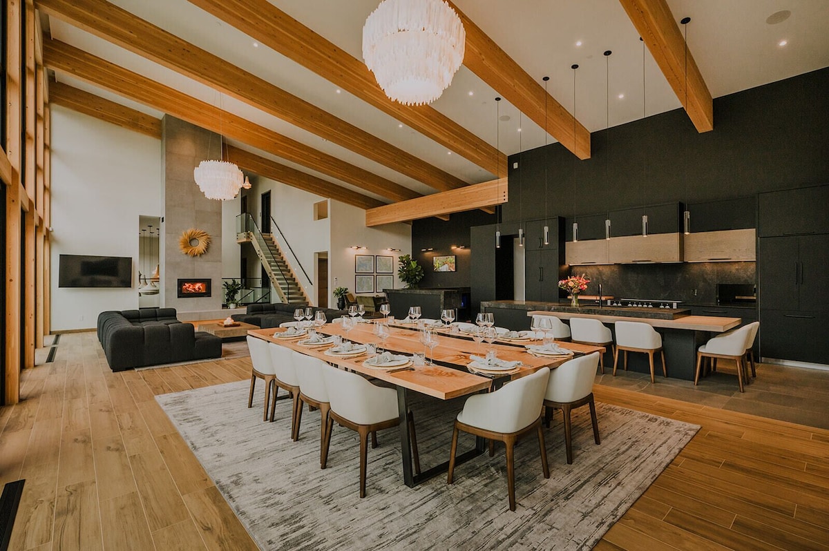 10-Bedroom Luxury Estate image 8