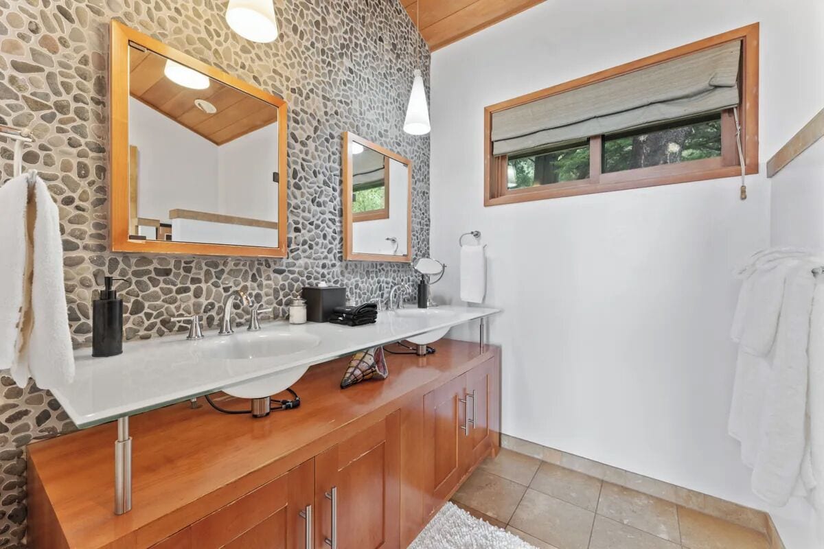 Cliffside Luxury Retreat image 1