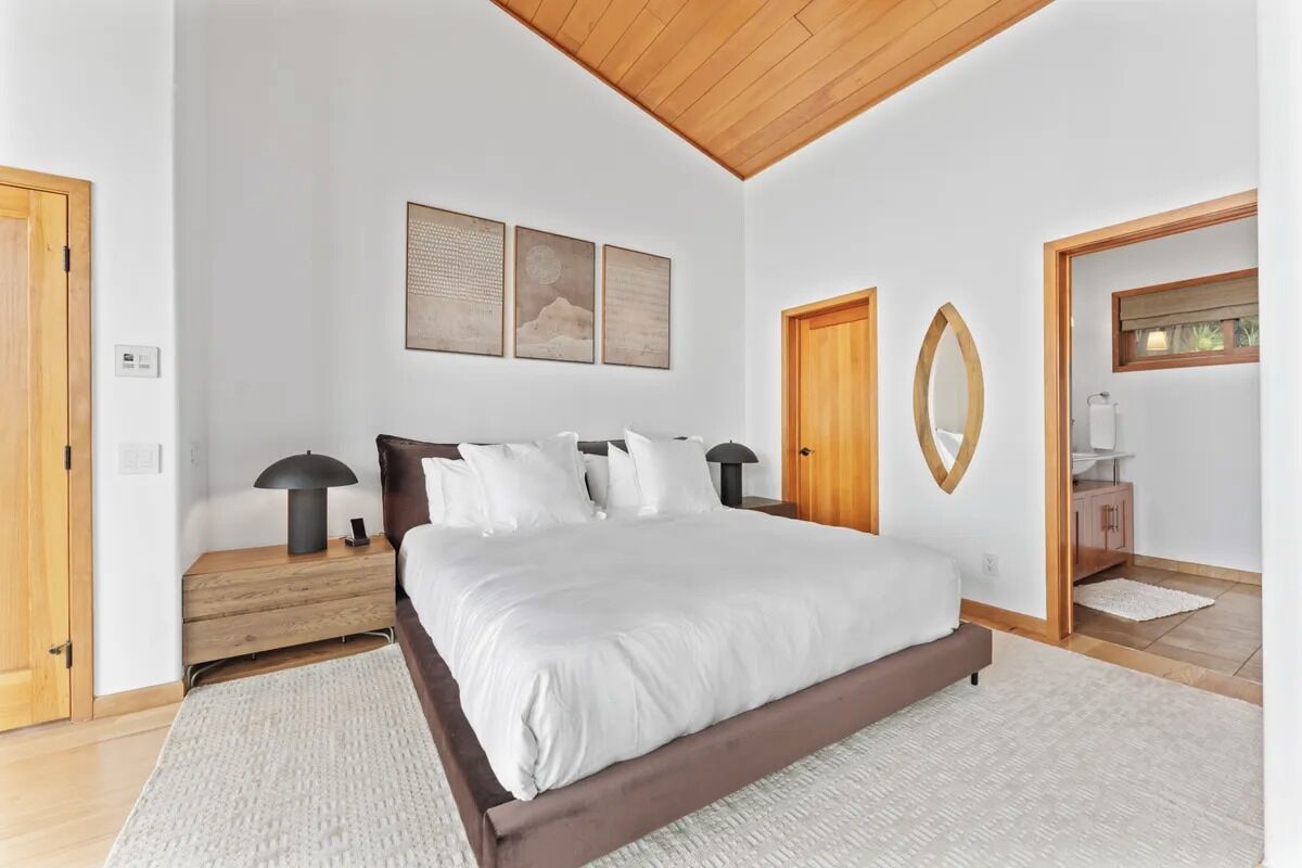 Cliffside Luxury Retreat image 2