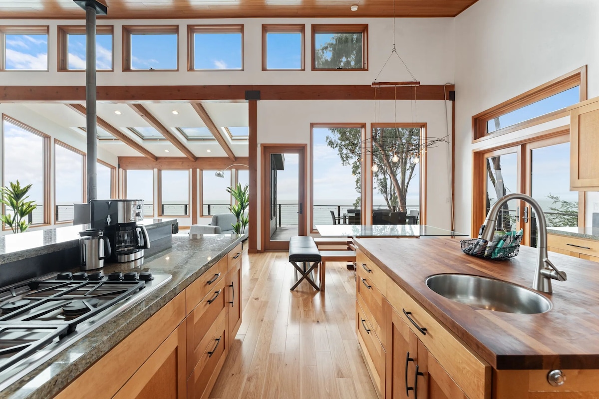 Cliffside Luxury Retreat image 5