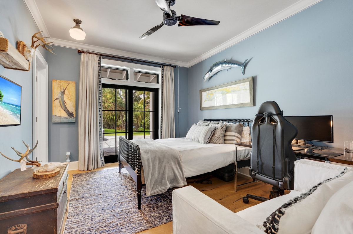 Private Luxury Waterfront Estate Step into the Jubilee Sanctuary. image 3