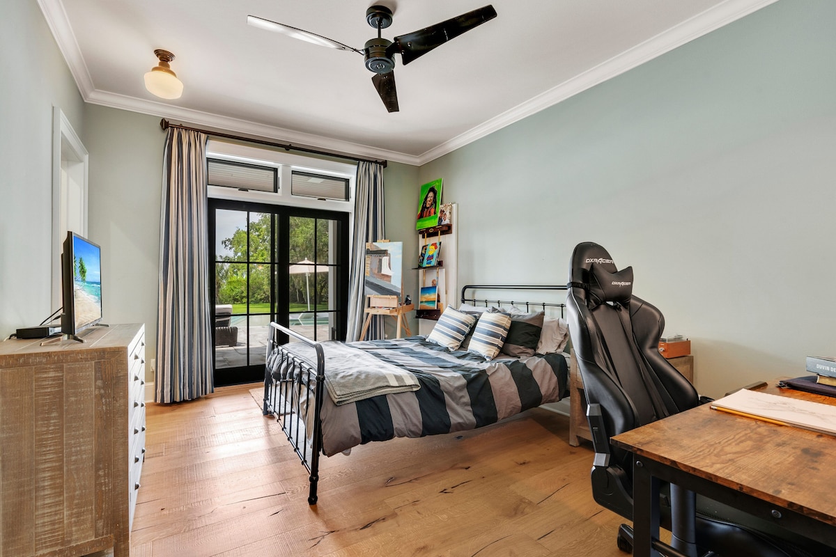 Private Luxury Waterfront Estate Step into the Jubilee Sanctuary. image 4