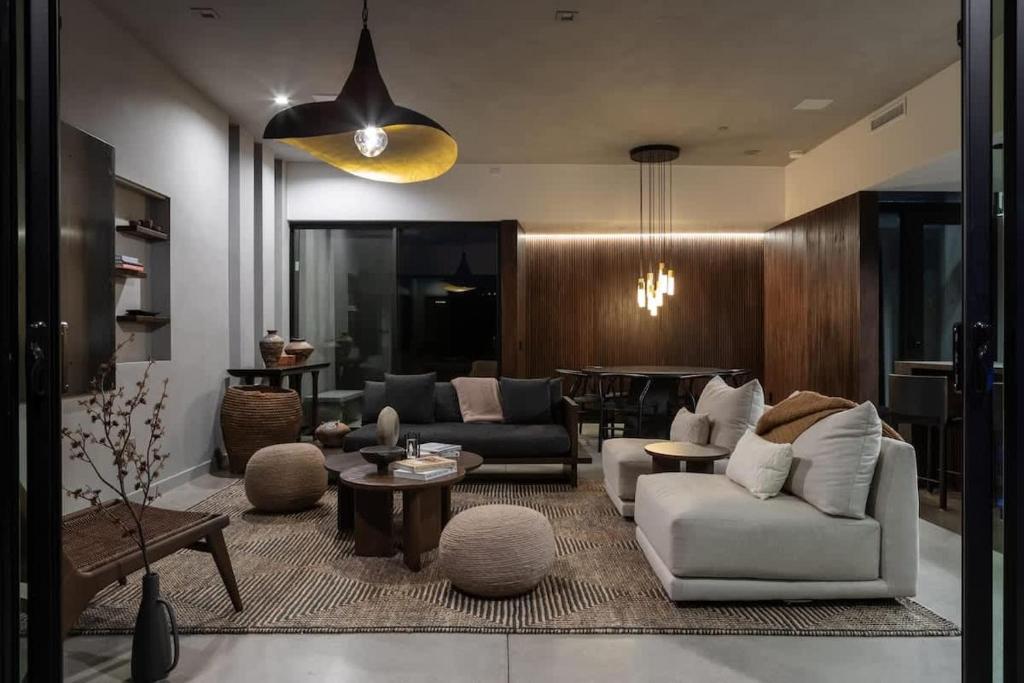 Revolve House image 3