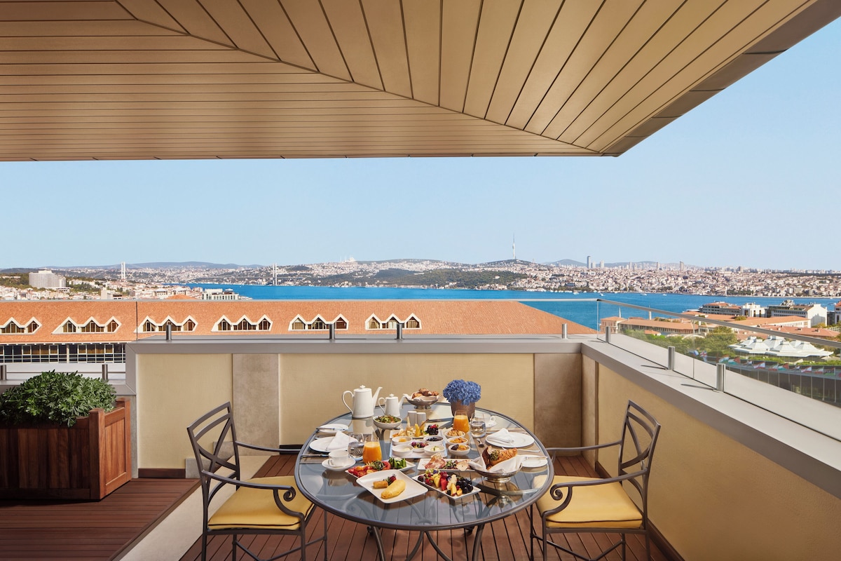Superior Twin Room Divan Istanbul image 7