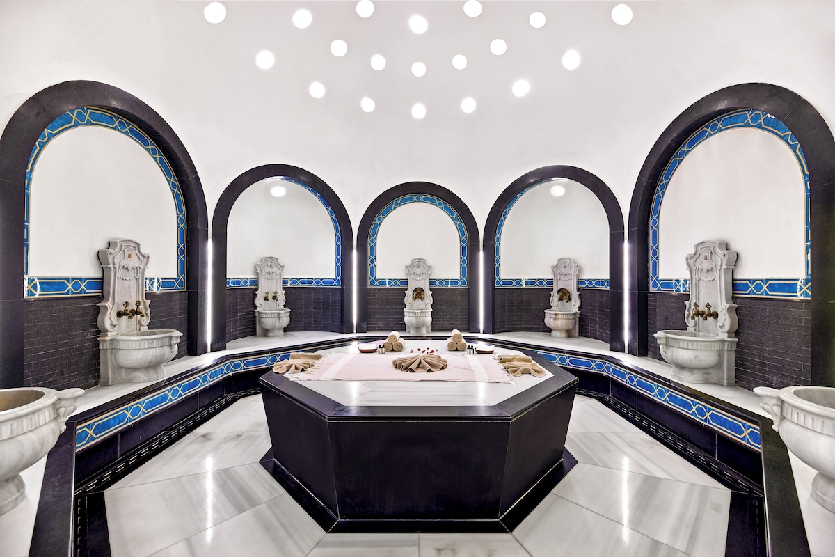 Superior Twin Room Divan Istanbul image 8