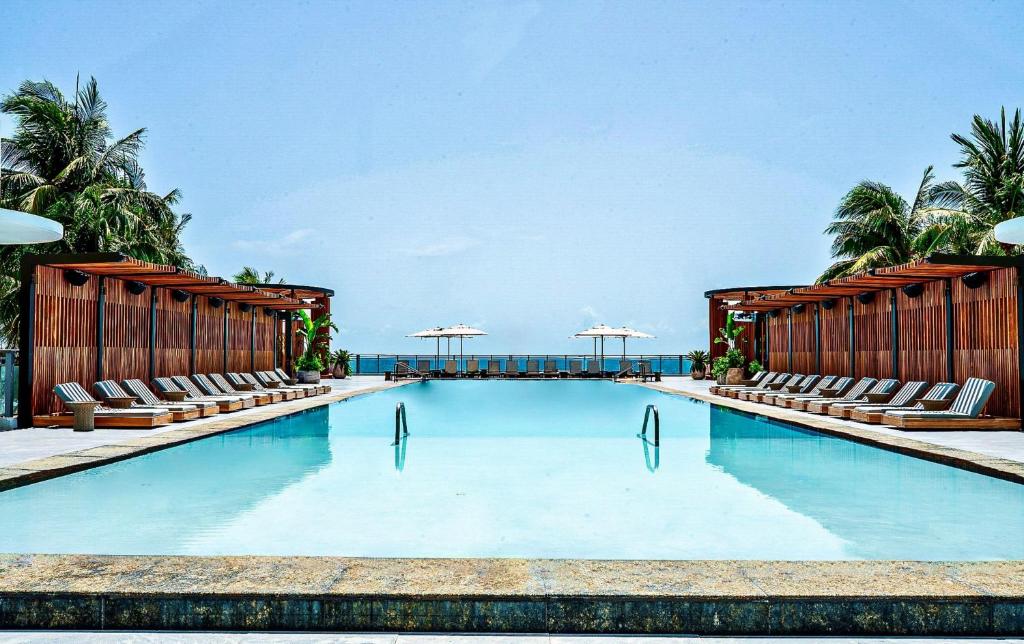 The Diplomat Beach Resort (King Room with Sunset View) image 6