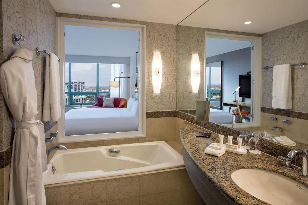 The Diplomat Beach Resort (King Room with Sunset View) image 8