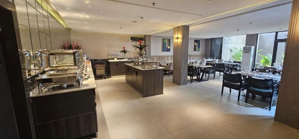 The Bickley Park Hotel (Grand Suite) image 5