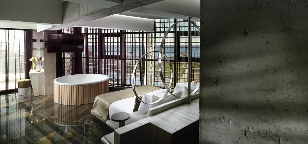 Nautilux Rethymno (Deluxe Suite with Hot Tub) image 2