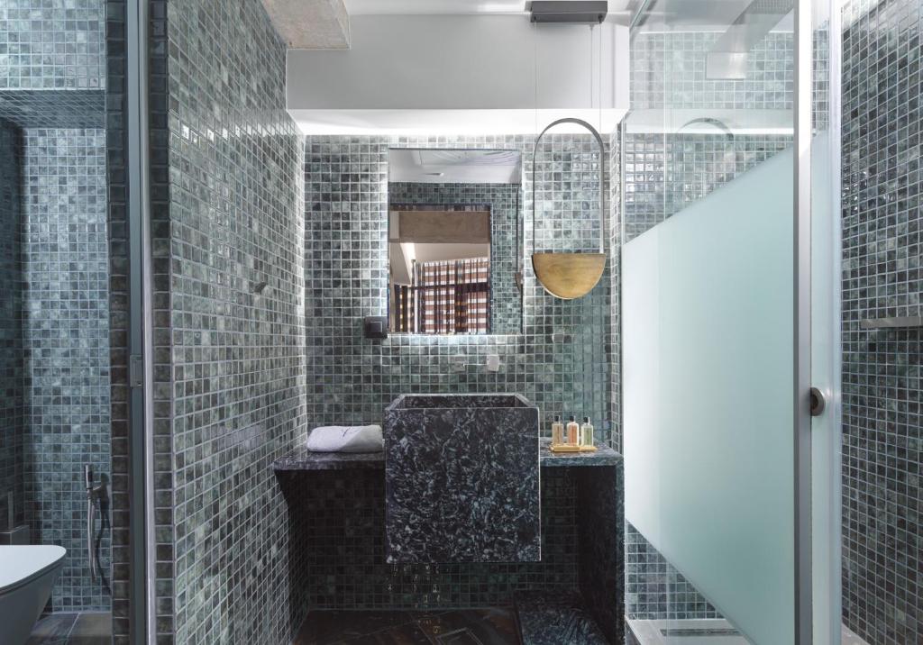 Nautilux Rethymno (Deluxe Suite with Hot Tub) image 4