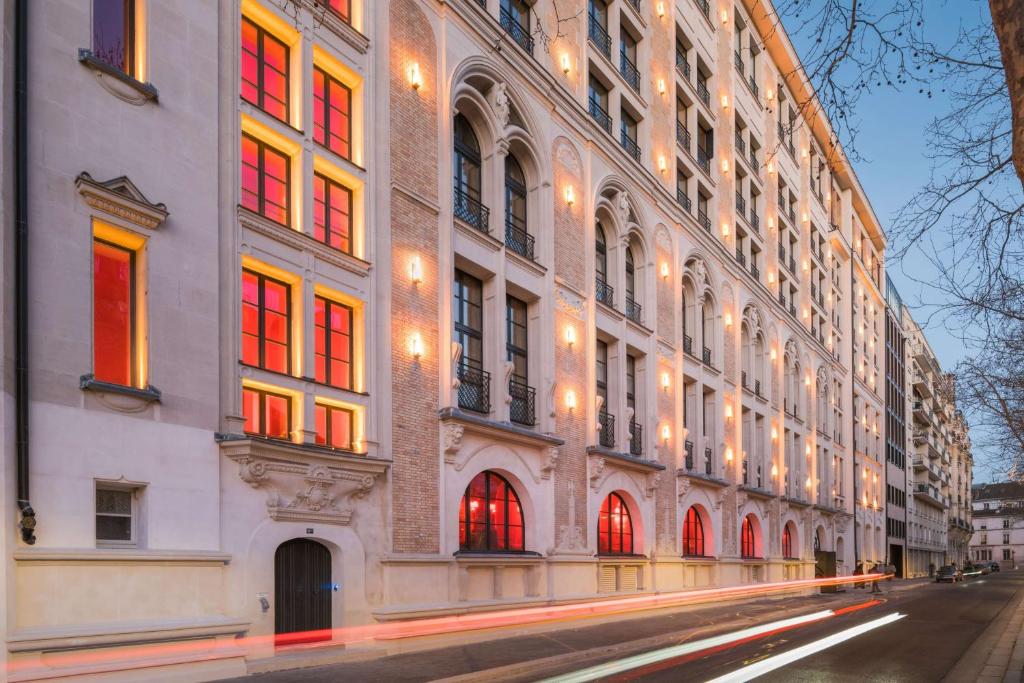 Hotel Sax Paris (Deluxe King Room) image 1