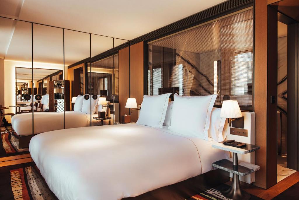 Hotel Sax Paris (Deluxe King Room) image 2