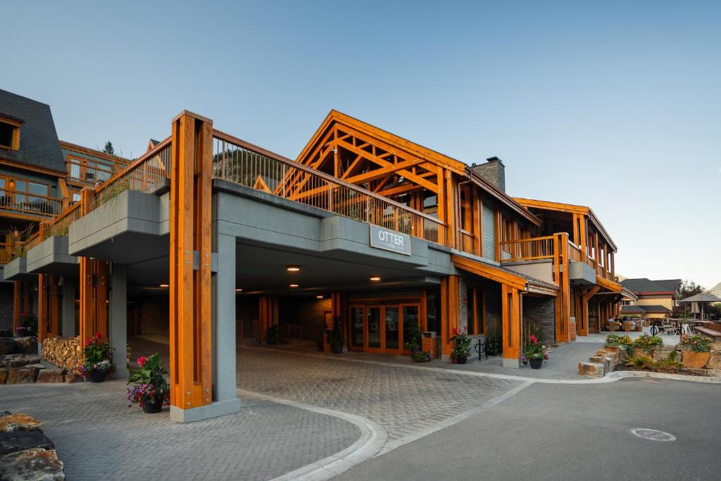 Otter Banff (Superior King Room) image 1