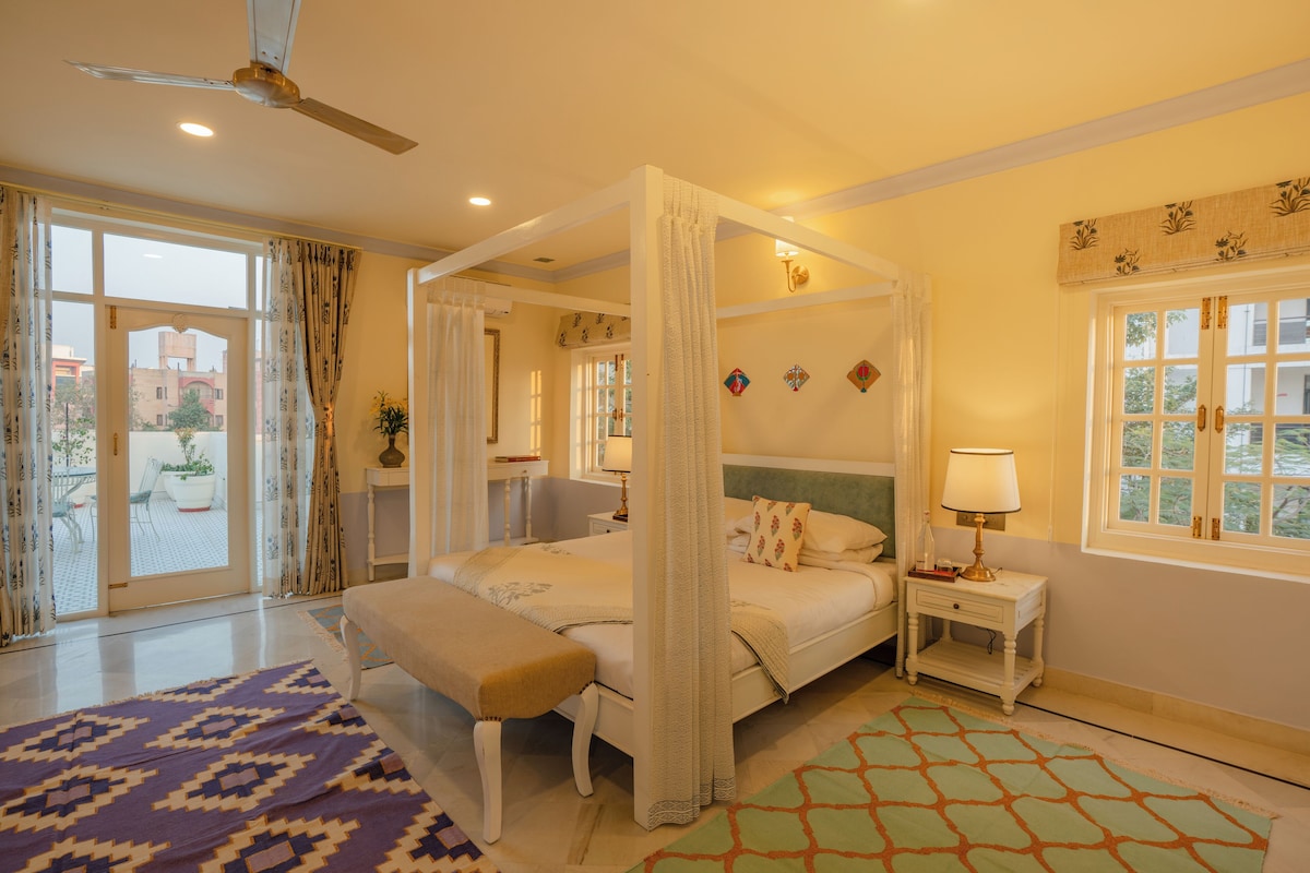 Deluxe Double Room, City View Laalee Hotel image 5