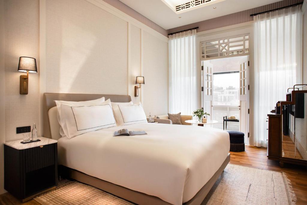 METT Singapore (Premier Room with City View) image 2