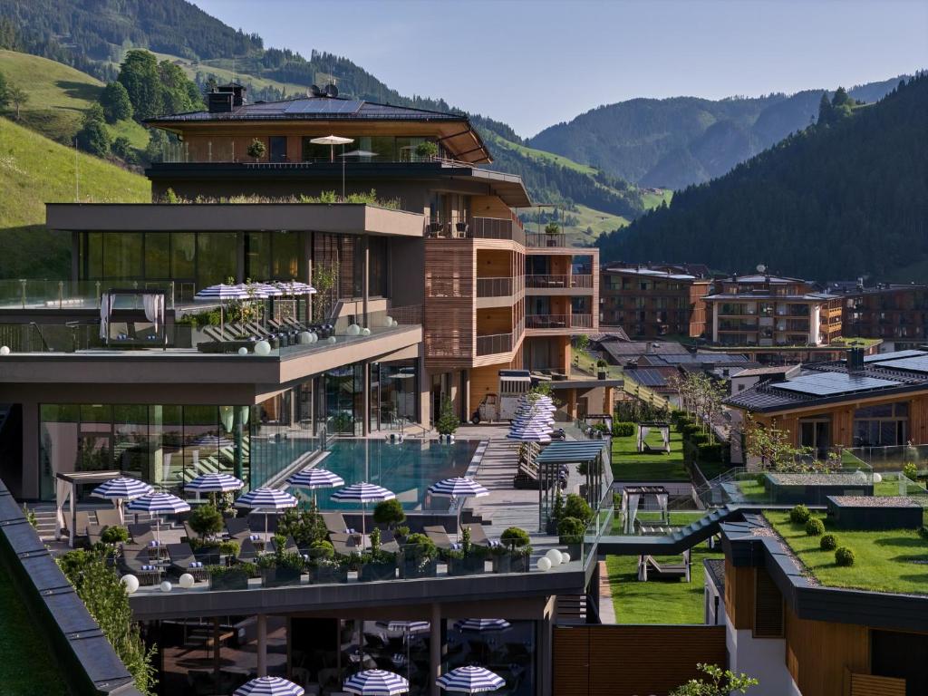 DAS EDELWEISS - Salzburg Mountain Resort (Junior Suite) image 1