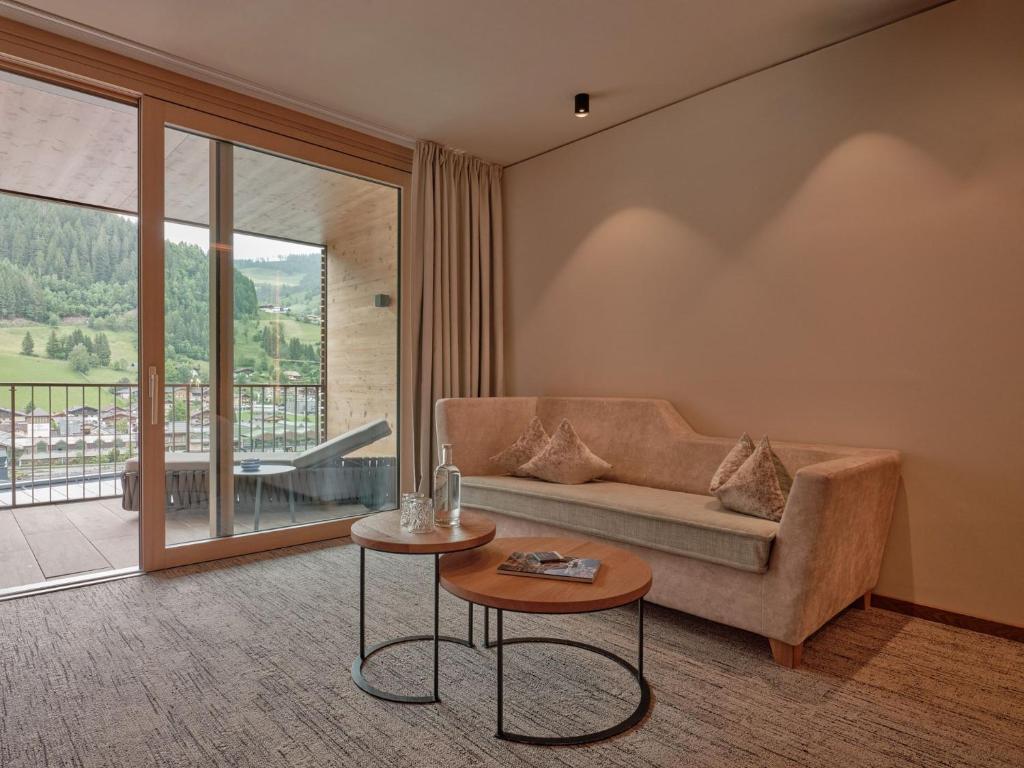 DAS EDELWEISS - Salzburg Mountain Resort (Junior Suite) image 4