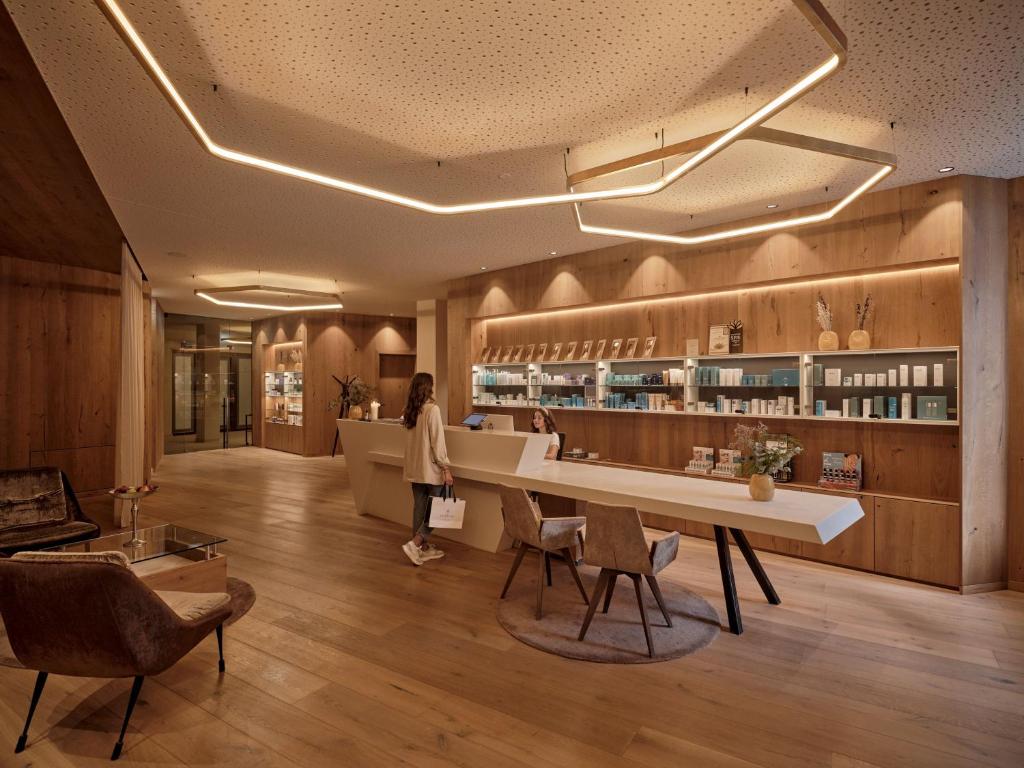 DAS EDELWEISS - Salzburg Mountain Resort (Junior Suite) image 9