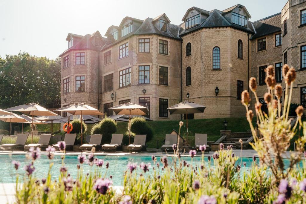 Pennyhill Park Hotel and Spa (Granary Suite) image 1