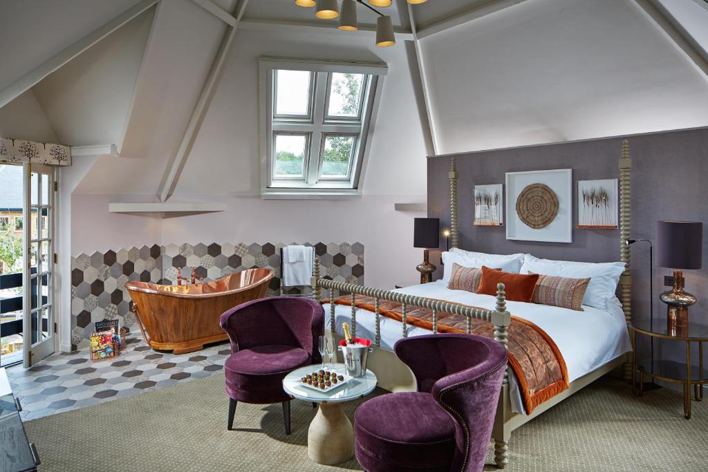 Pennyhill Park Hotel and Spa (Granary Suite) image 2