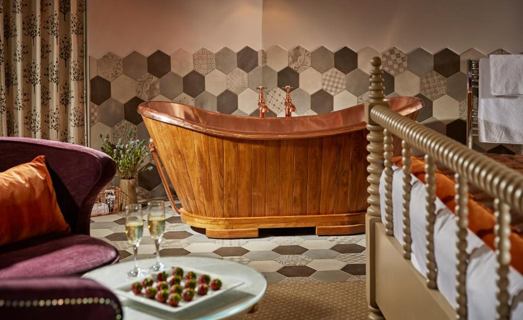 Pennyhill Park Hotel and Spa (Granary Suite) image 5
