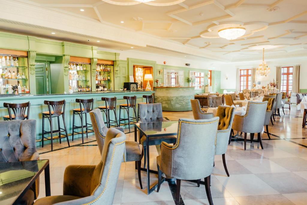 Pennyhill Park Hotel and Spa (Granary Suite) image 6