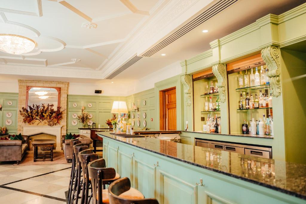 Pennyhill Park Hotel and Spa (Granary Suite) image 7