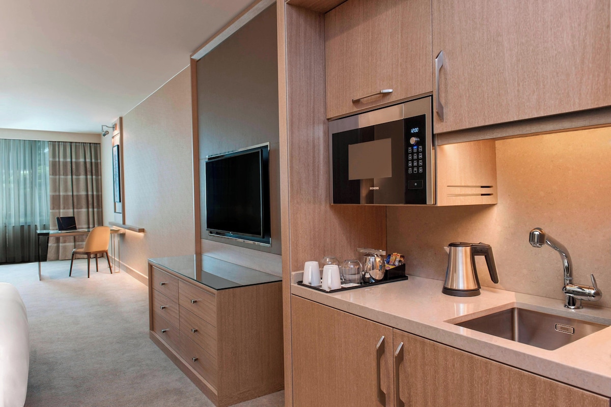 Club Room, 2 Twin Beds, City View Renaissance Polat Istanbul Hotel image 6