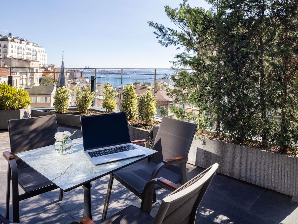 Luxury Room (Bosphorus View) Sofitel Istanbul Taksim image 1