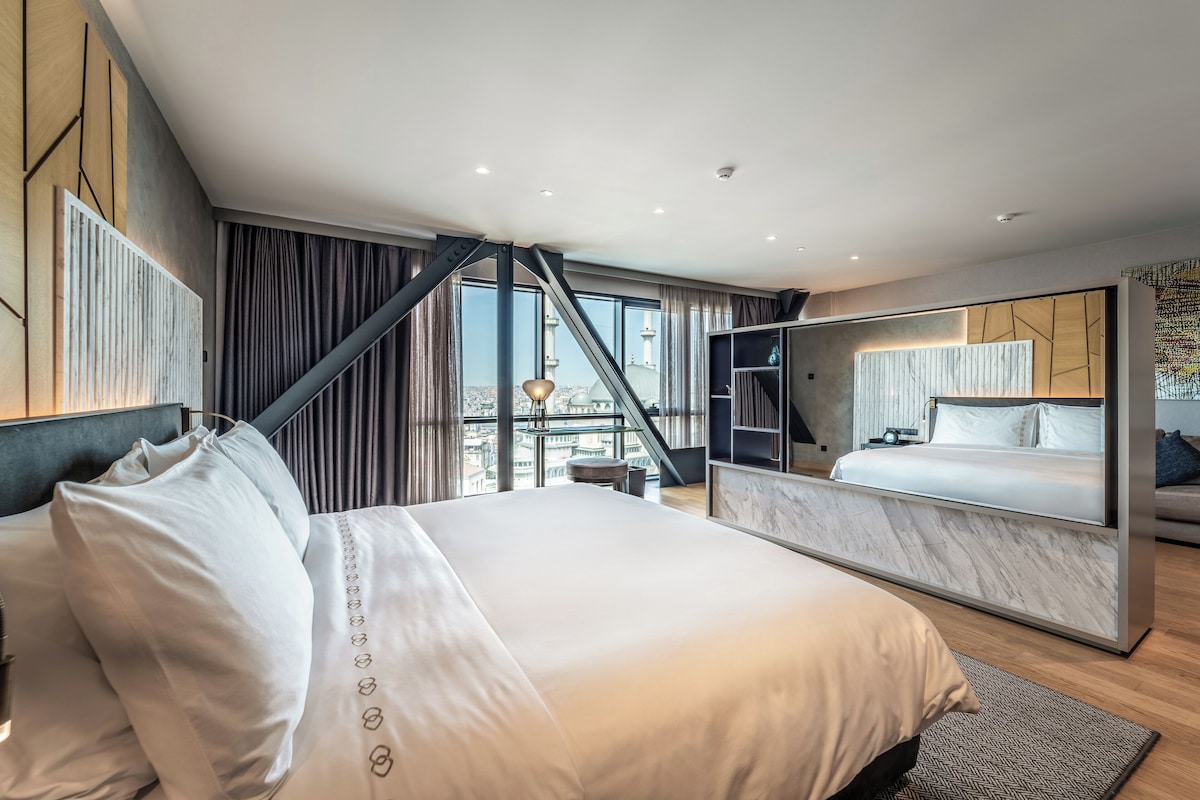 Luxury Room (Bosphorus View) Sofitel Istanbul Taksim image 2