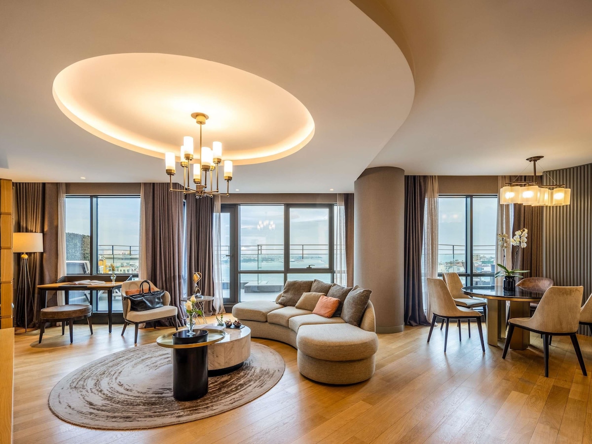 Luxury Room (Bosphorus View) Sofitel Istanbul Taksim image 9