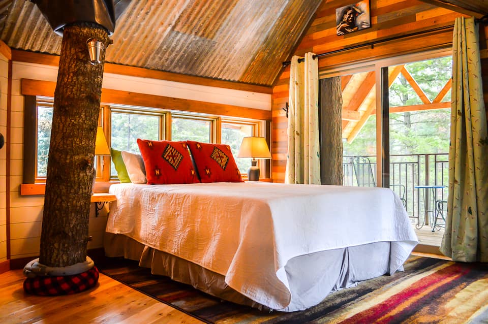Meadowlark Treehouse at Montana Treehouse Retreat image 7