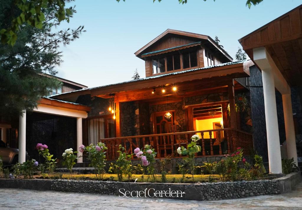 Secret Garden Kalam (Standard Queen Room) image 1