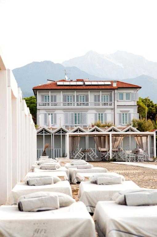 Villa Grey (Junior Suite with Balcony) image 7