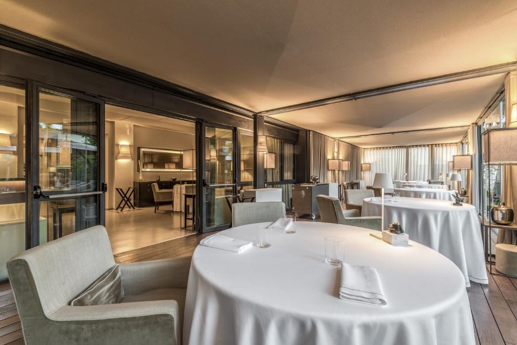Villa Grey (Junior Suite with Balcony) image 8