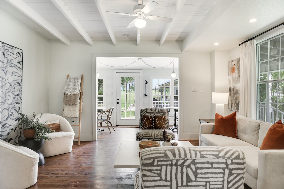 Luxury Round Top Farmhouse image 5