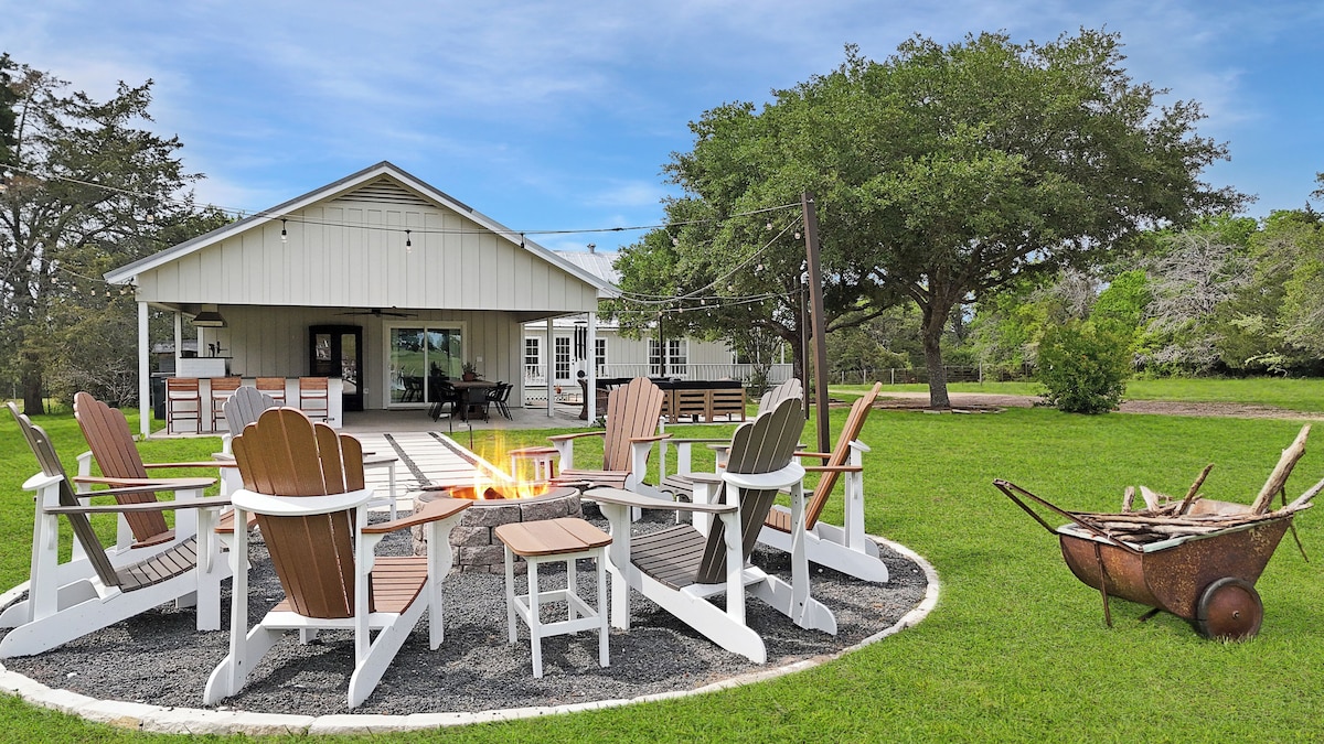 Luxury Round Top Farmhouse image 6