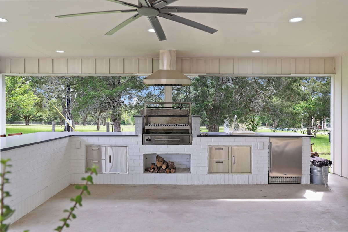 Luxury Round Top Farmhouse image 7