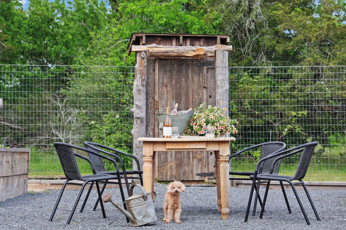 Luxury Round Top Farmhouse image 9