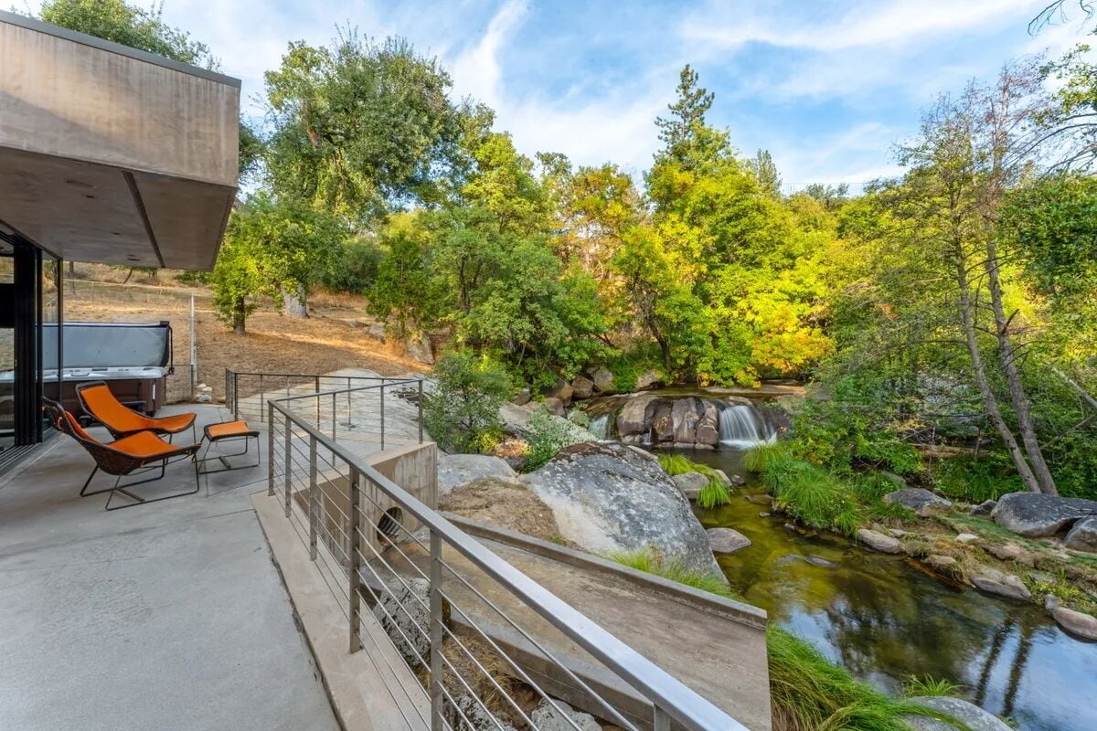 Lotus Falls Estate - Privacy, Luxury, and Full of Amenities. image 1